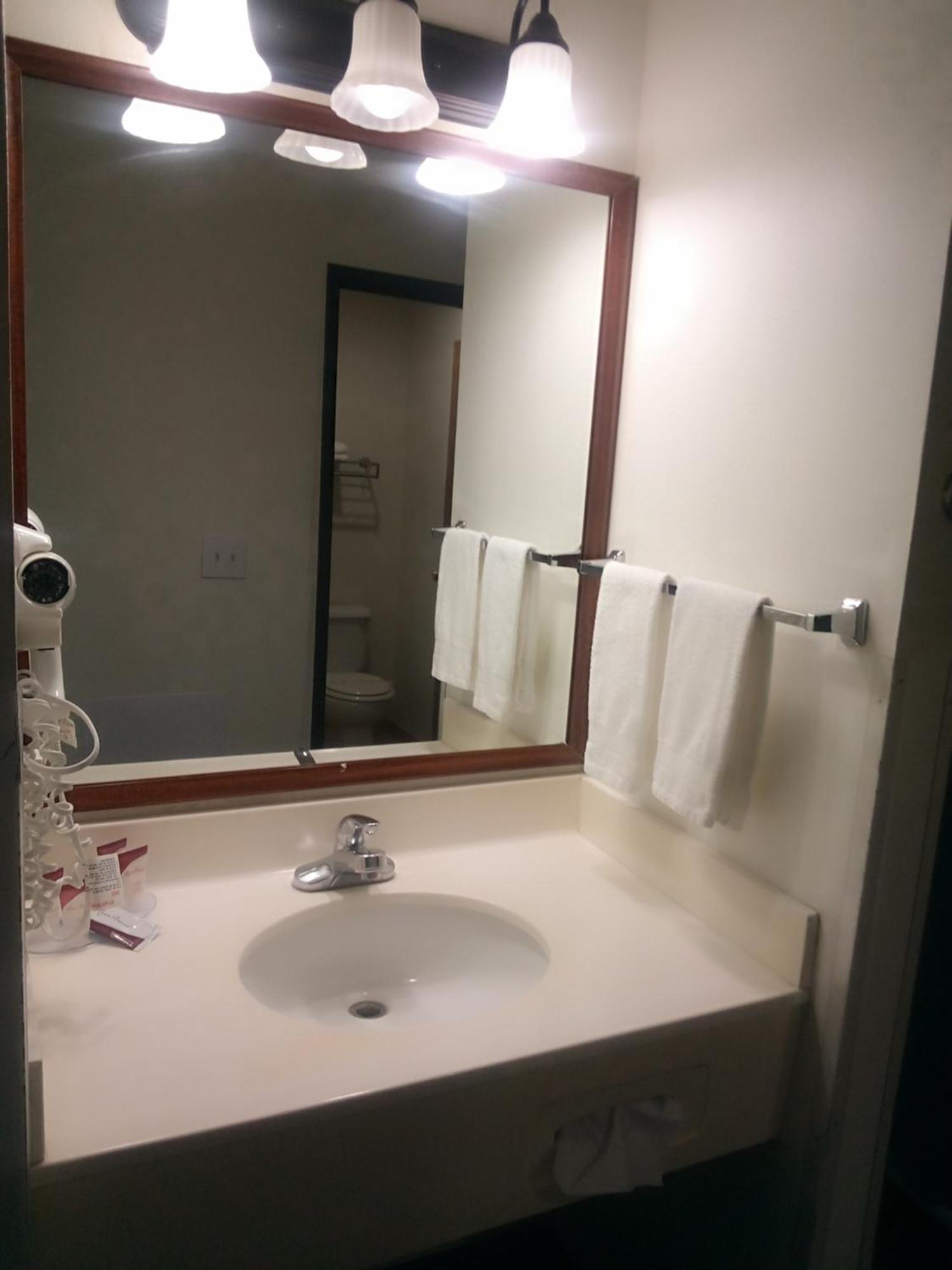 Fairbridge Inn & Suites Sunnyside Bagian luar foto
